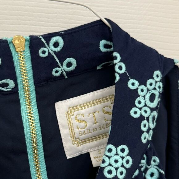 Sail to Sable Eyelet Embroidered Sleeveless Blouse Size Small Blue Floral Tank - Picture 2 of 5